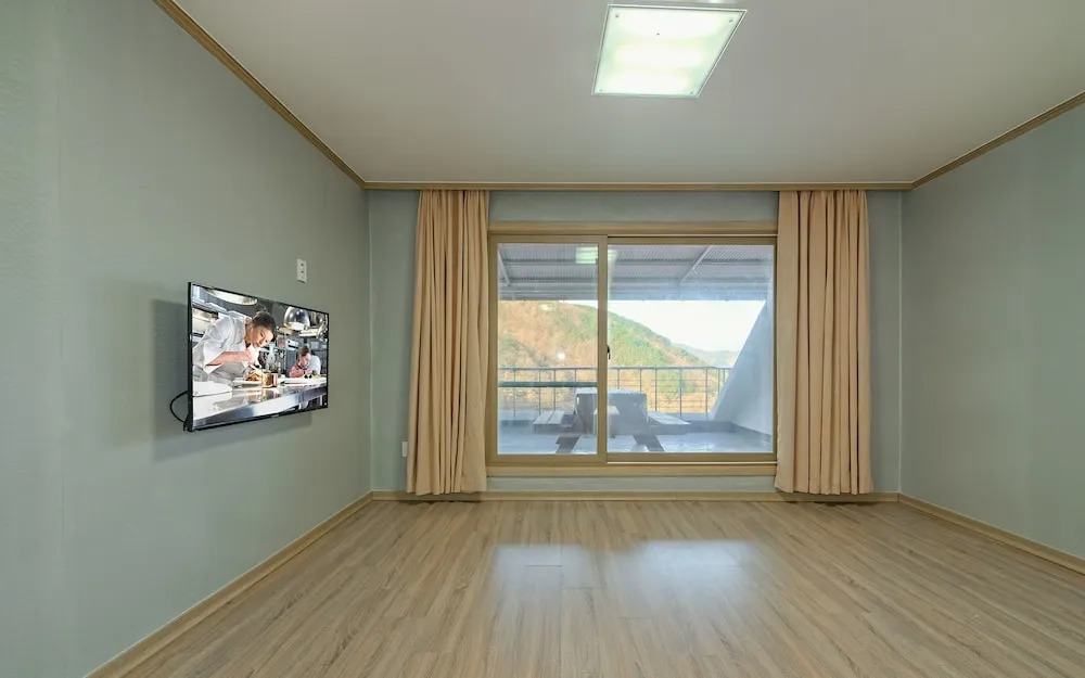 Sancheong Sinsegye Jirisan Resort