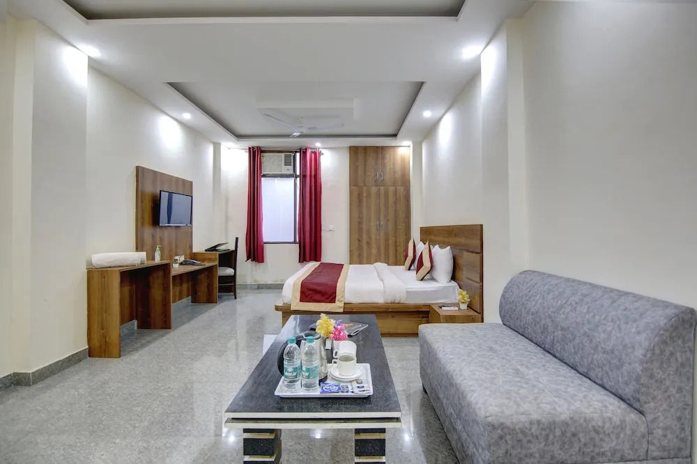 Hotel Premier Noida 135