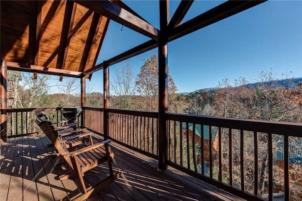 Chalet of Dreams, 2 Bedrooms, Sleeps 6, Pool Table, WiFi, Hot Tub, Mtn View