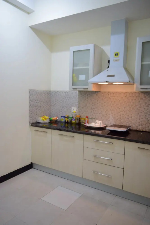Vehomes Spacious Condo in Greater Noida