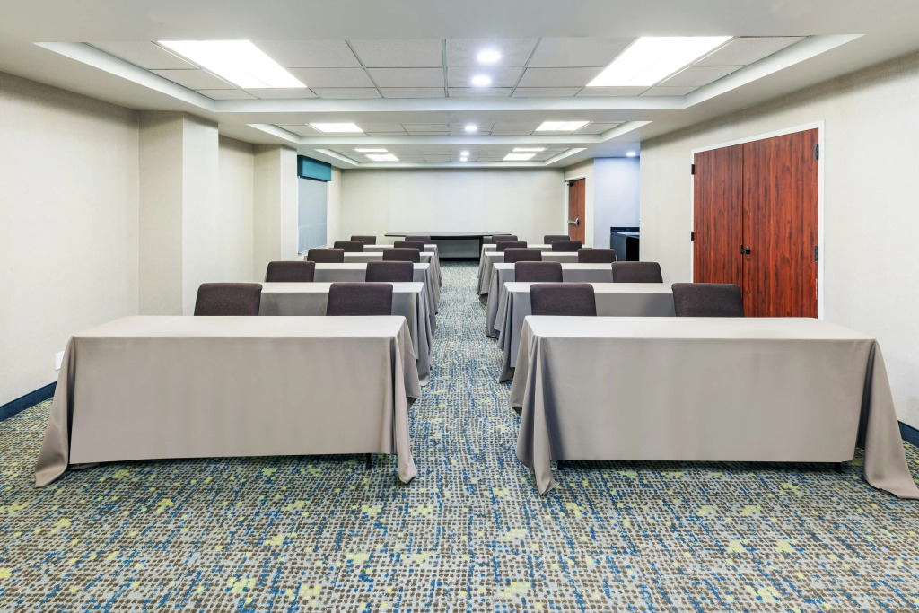 Hampton Inn & Suites Tulsa-Woodland Hills