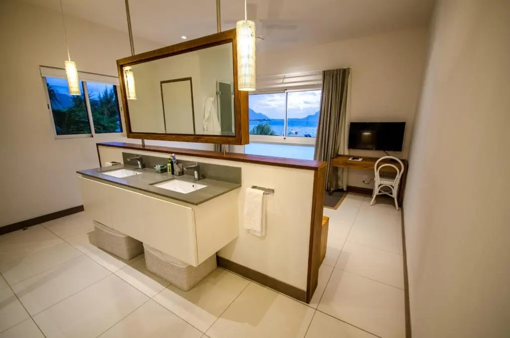LEscale 3 bedrooms Sea View and Beachfront Suite by Dream Escapes