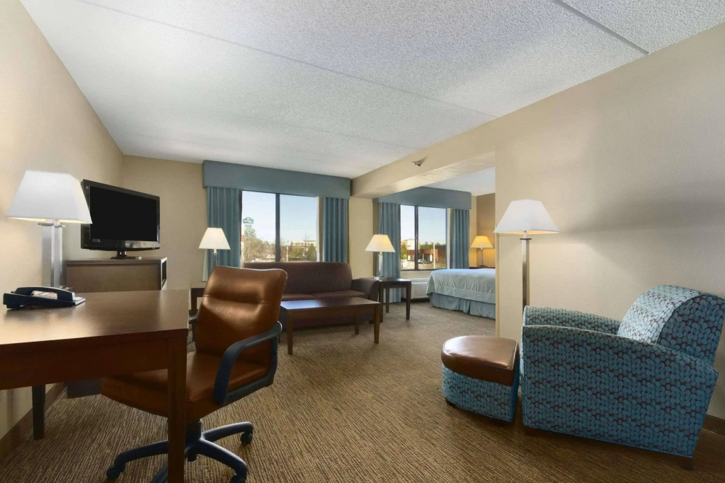 Holiday Inn Express Fayetteville Fort Bragg by IHG