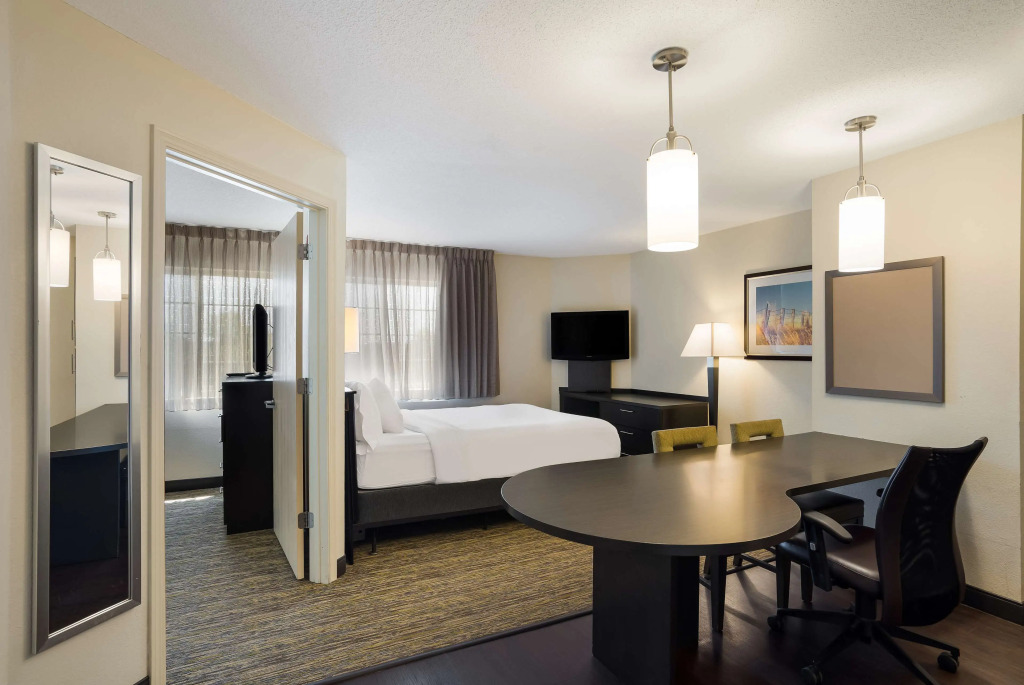 Sonesta Simply Suites Dallas Galleria