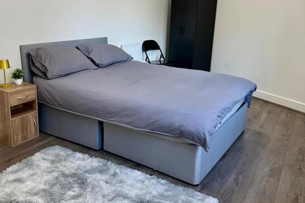 2bed Apartment-sleeps 4, Pets Ok & Balcony