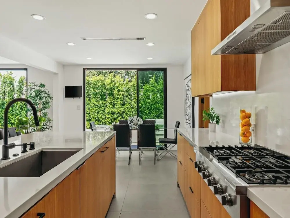 Casa Leona - Modern Masterpiece Behind Private Gates w/ Pool & Chef's Kitchen