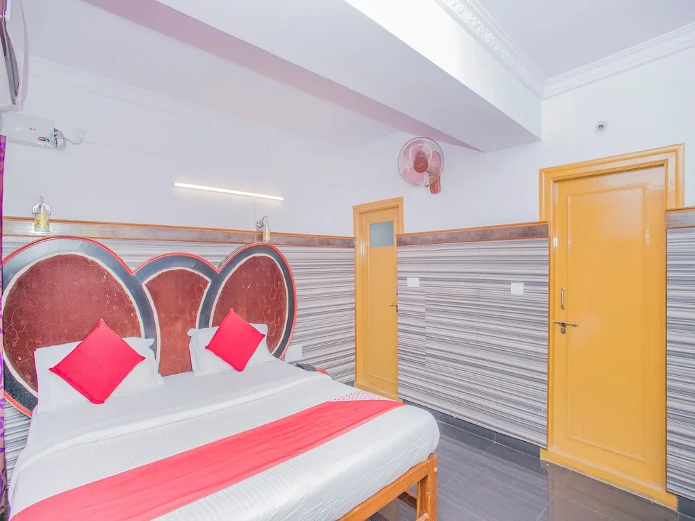 OYO 6889 Elite Deluxe Rooms