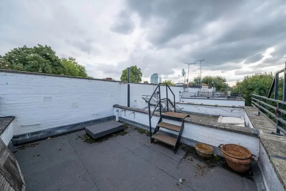 Lovely 2 Bedroom Apartment With Great Transport Links