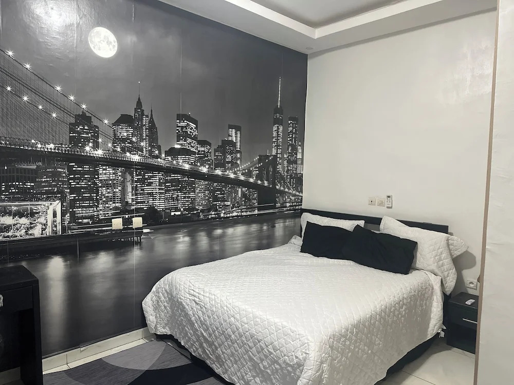 2-bed 1-bath - Sleeps 4 With Parking