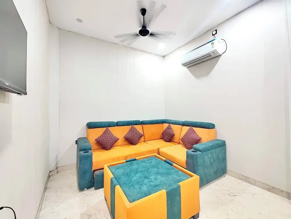 Hotel Ganges Place Varanasi with free AC