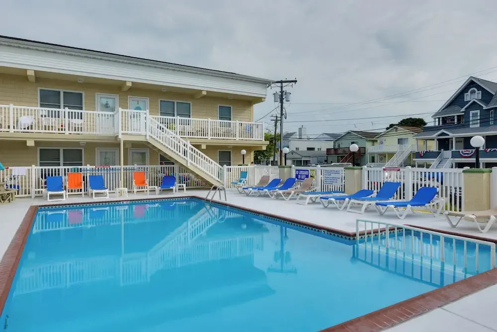North Wildwood Condo w/ Pool, Walk to Boardwalk!