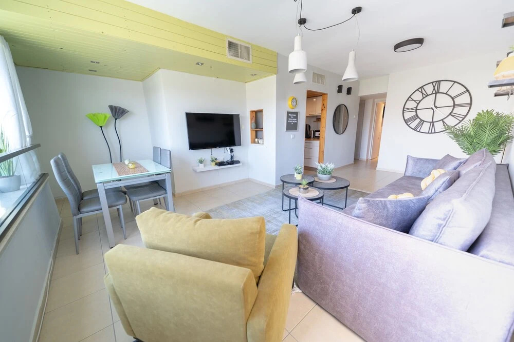Stylish 2Bdr Apartment And Balcony