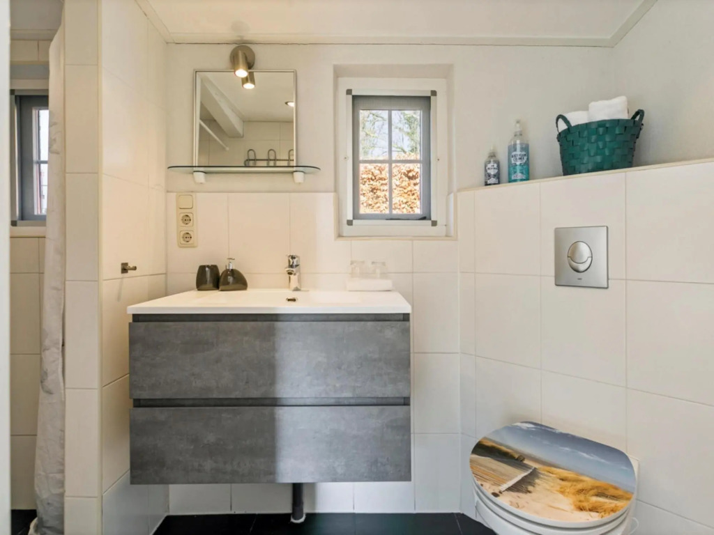 Beautiful holiday home in Kortgene with garden