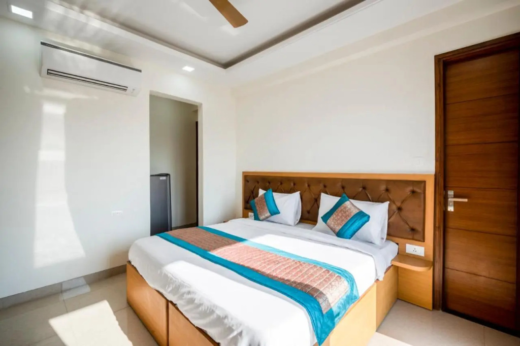 The Palms Inn I Near Medanta Medicity I Sec-38