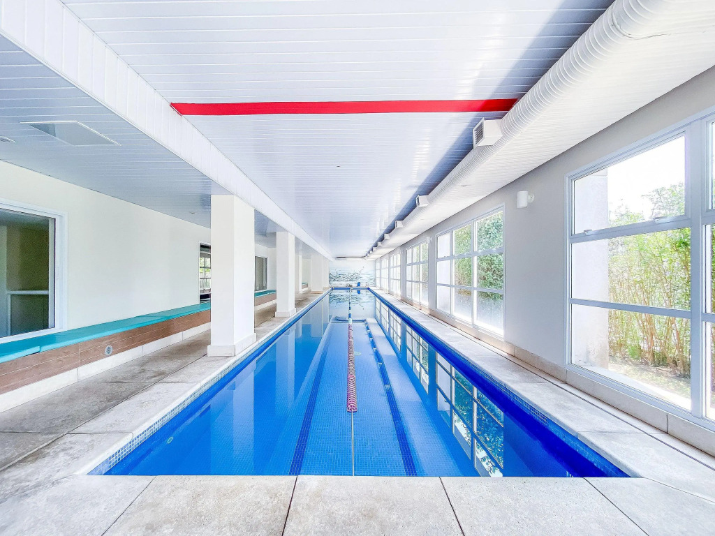 Apê 11 Com Piscina Aquecida, Ac E Garagem