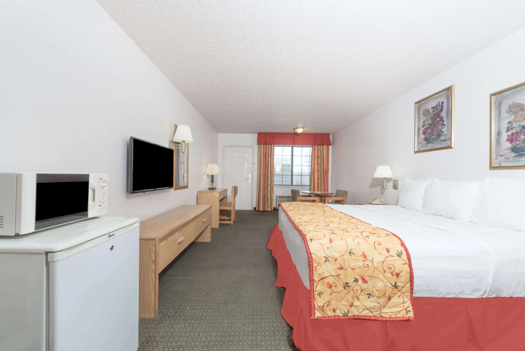 Days Inn by Wyndham Waco Near Downtown University
