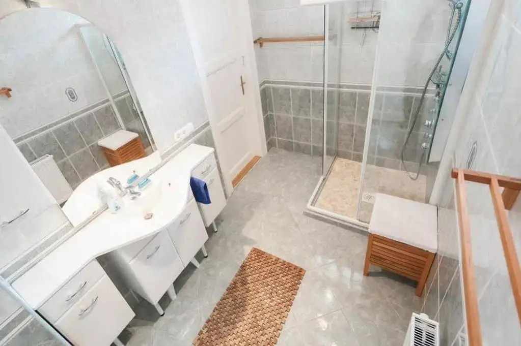 Ferienhaus mit Garten & Parkplatz, für Paare, Familien und Hunde