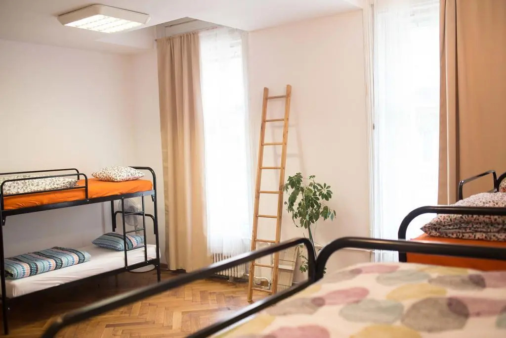 DownTown Hostel