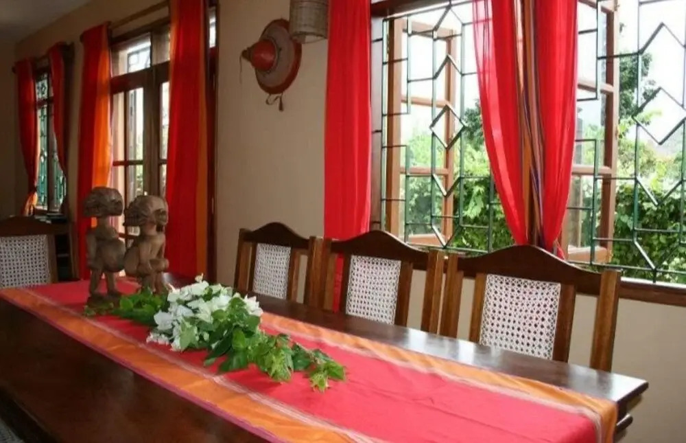 Niro Paradise House-Kusyombunguo Hotels