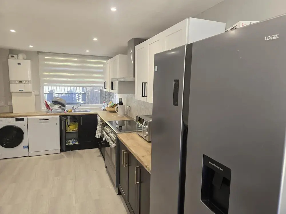 Friendly Retreat at Windermere Way Upto 6 Guests