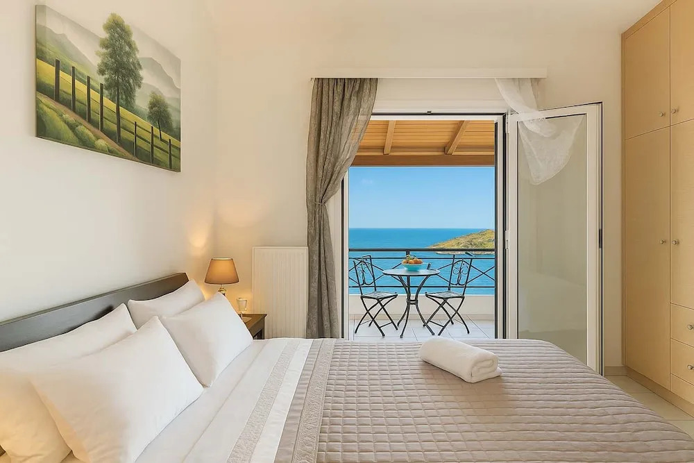 Coastal Paradise Found - Komis Private Pool Retreat