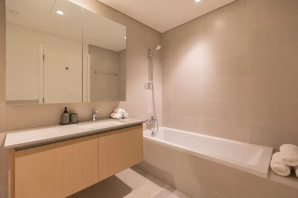 Creek Beach Roomy 3BR with terrace