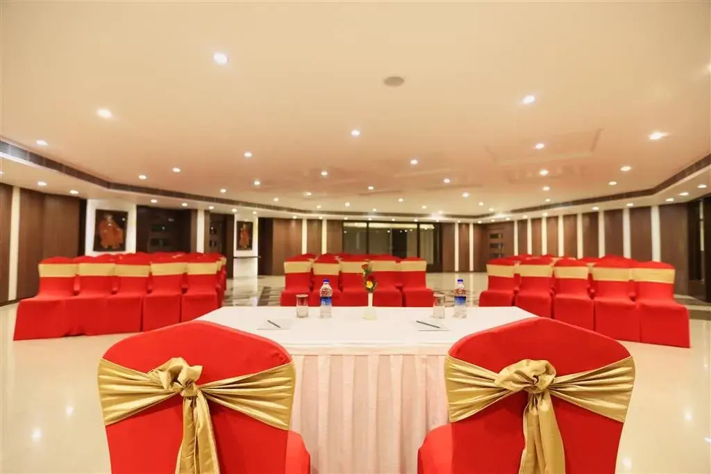 Hotel Golden City with Swimming Pool