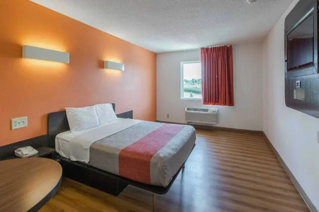 Motel6 Omaha, NE - Central
