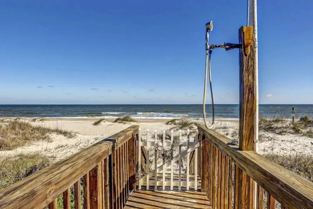 Spacious Beachfront Home W/deck, Balcony, Central A/c, Washer/dryer, and Wifi