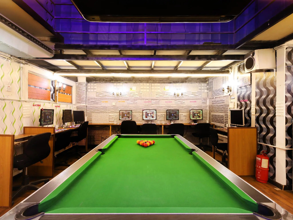 OYO 43963 T Signature Hotel