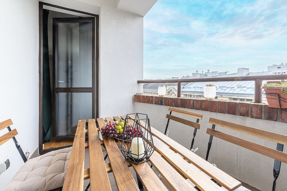 Cozy Apartment with balcony near Museum