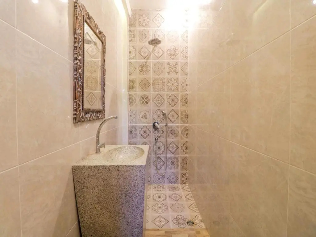 Exis Tropical And Spa