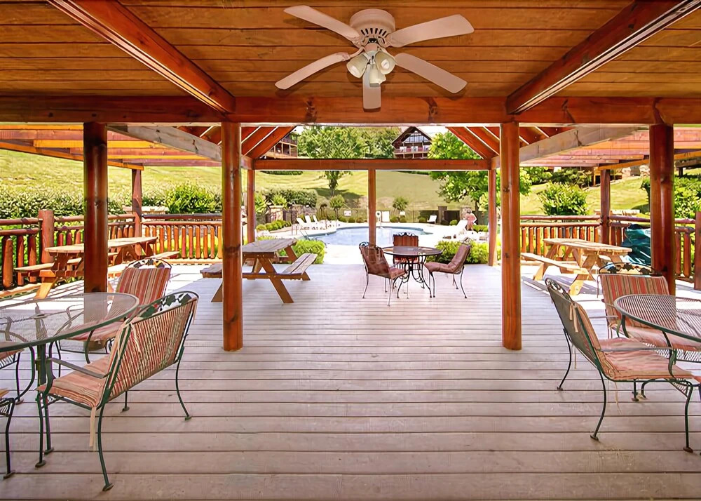 A Mountain Paradise 2 Bedroom Home with Hot Tub