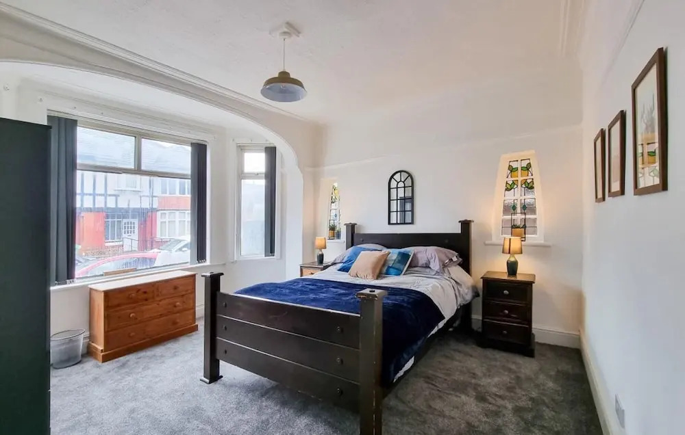 Stylish King Bed Suite - Family/ Contractor