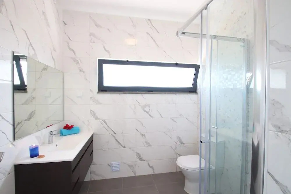 Villa Riviera - com piscina aquecível, 2 jacuzzis e BBQ em Armação de Pêra