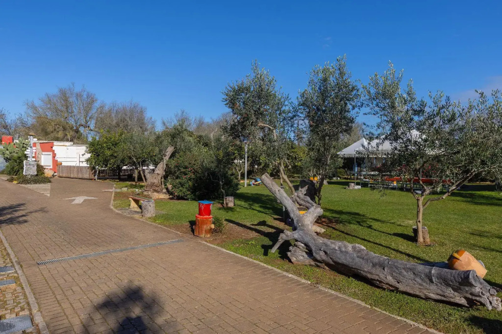 Villa Vacanze Paradiso - Oasi di Tranquillità con Piscina e Giardino a 10 min dal mare