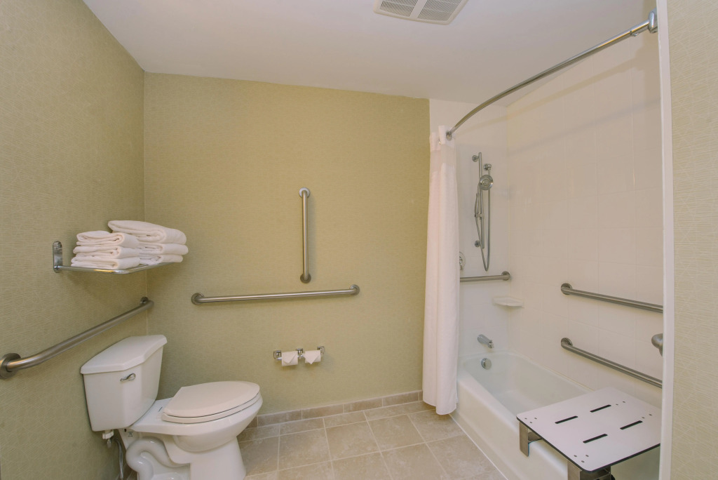 Holiday Inn Express and Suites Merrimack - Nashua by IHG