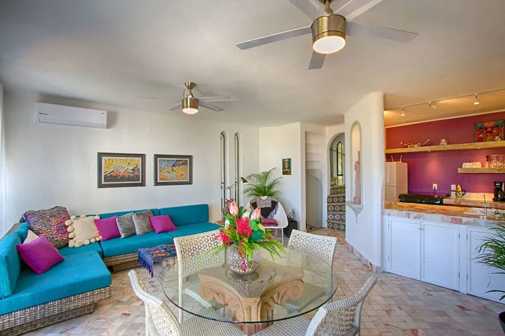 Casa Loma Old Town 3 BR by Casago