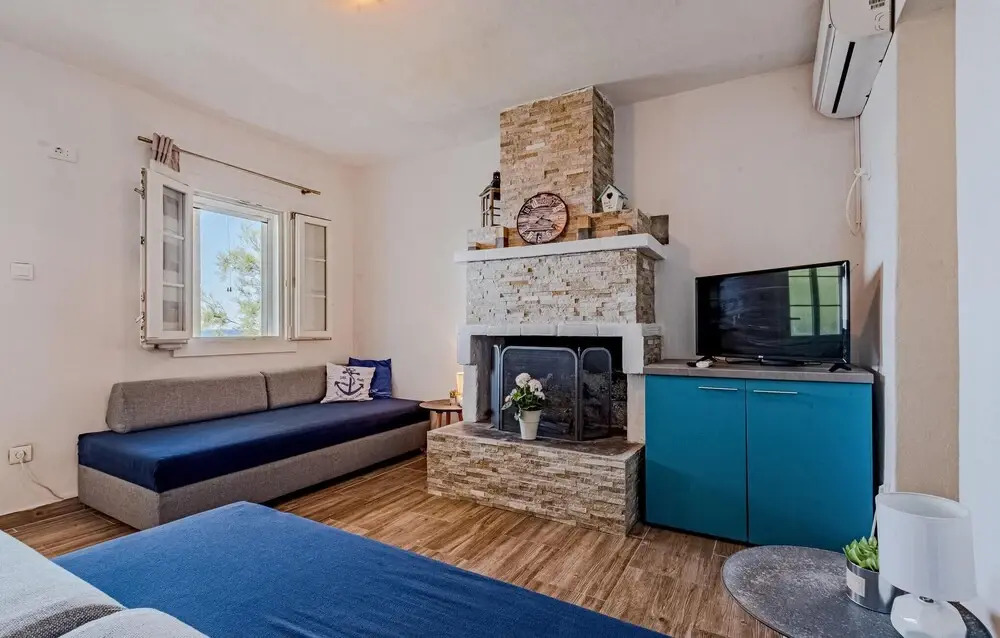 Beautiful Home in Potomje With Wifi and 1 Bedrooms