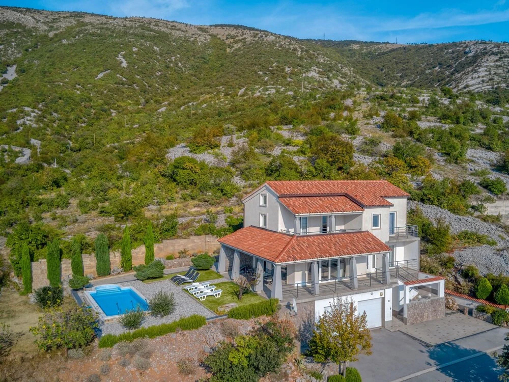Senj Senj in Senj With 4 Bedrooms and 3 Bathrooms