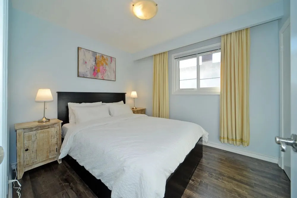 Toronto Luxury 2 BEDRM suite