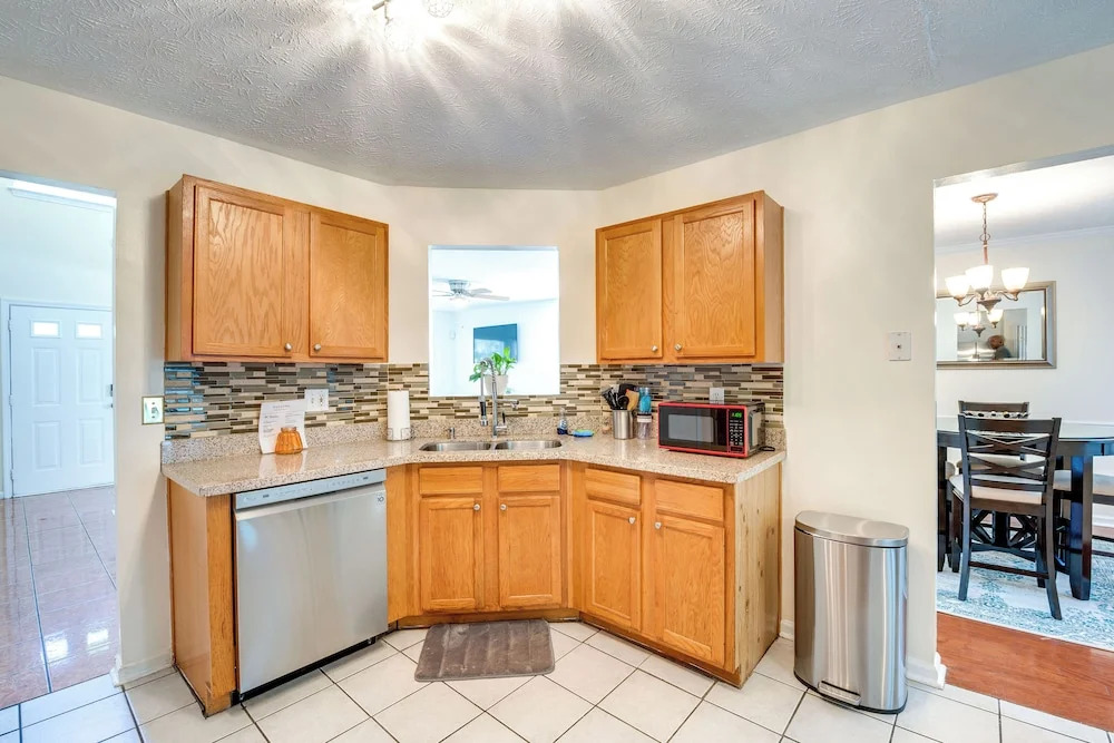 Atlanta Area Home w/ Yard ~ 2 Mi to Six Flags