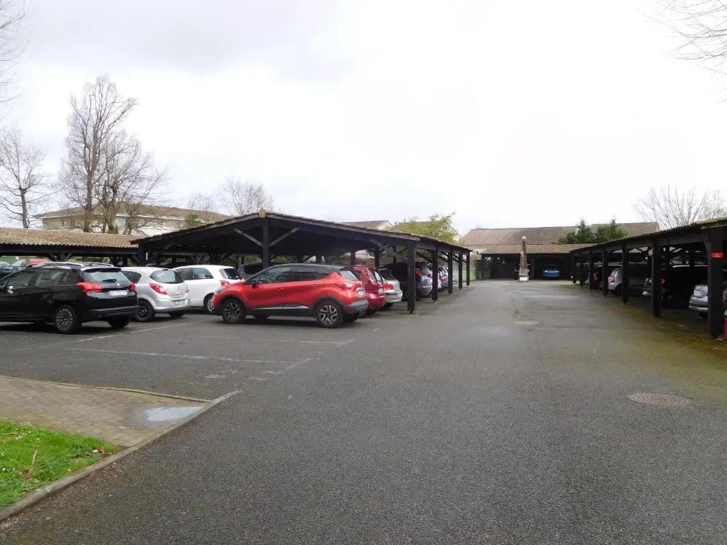 "CHEZ AURELIE" T2 COSY 54m2 1ch parking balcon PESSAC