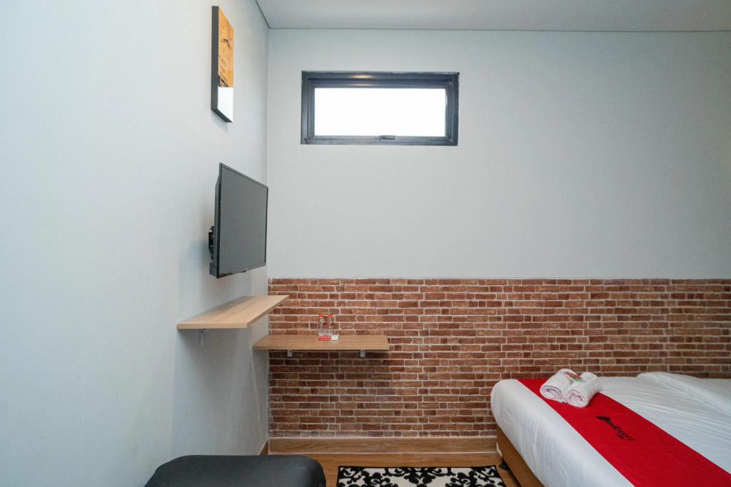 RedDoorz at Golden Averis Cibuluh Bogor