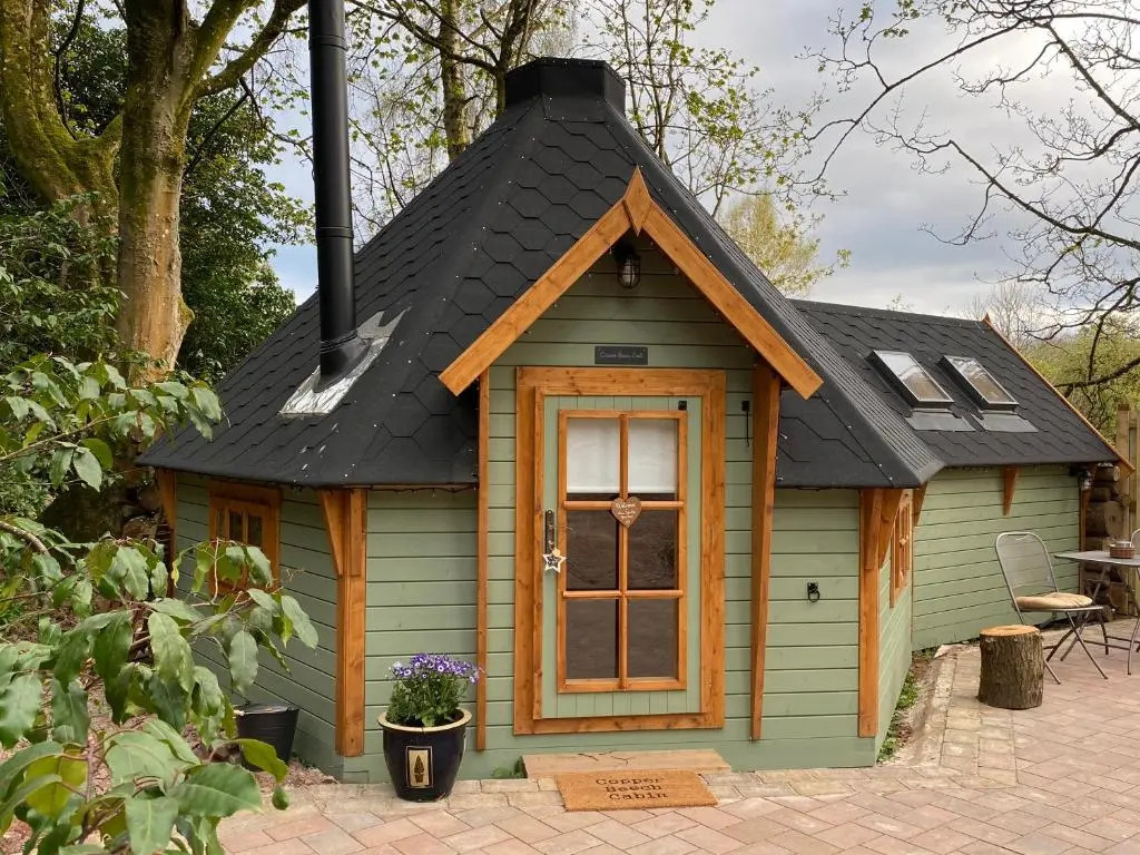 Hobbit Cabin for 2 - Outdoor Bath / Wood Burner
