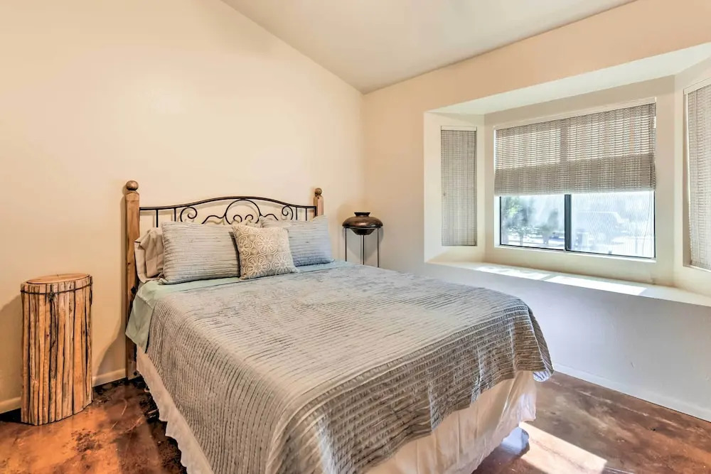 Fenced Yards! Quiet 2-unit Combo in Tucson