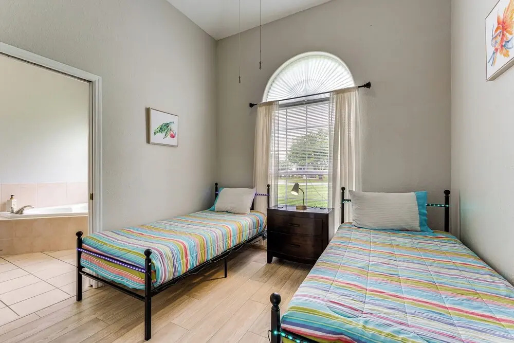 Game, Swim & Unwind: Lakeside Retreat Near Disney