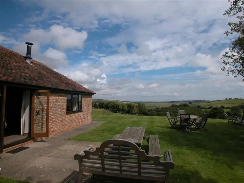 Superb Holiday Home in Broad Street Kent With Graden