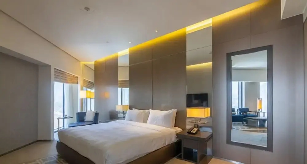 Modern 1BR Near Dubai Frame With City Views