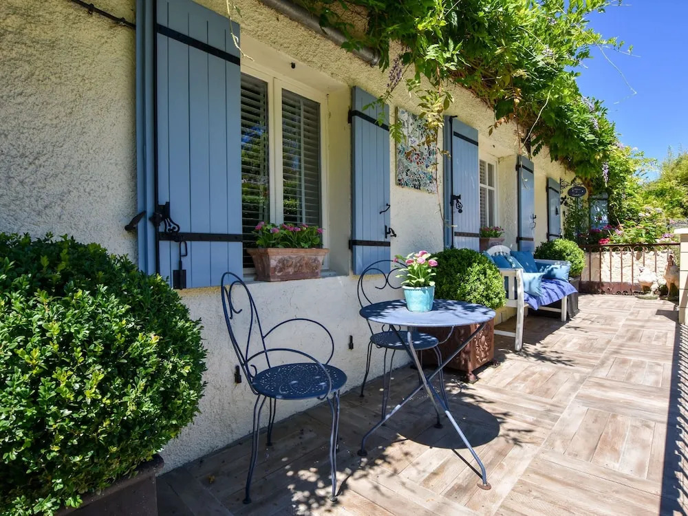 Renovated house with private swimming pool, close to Villefranche-du-Périgord.